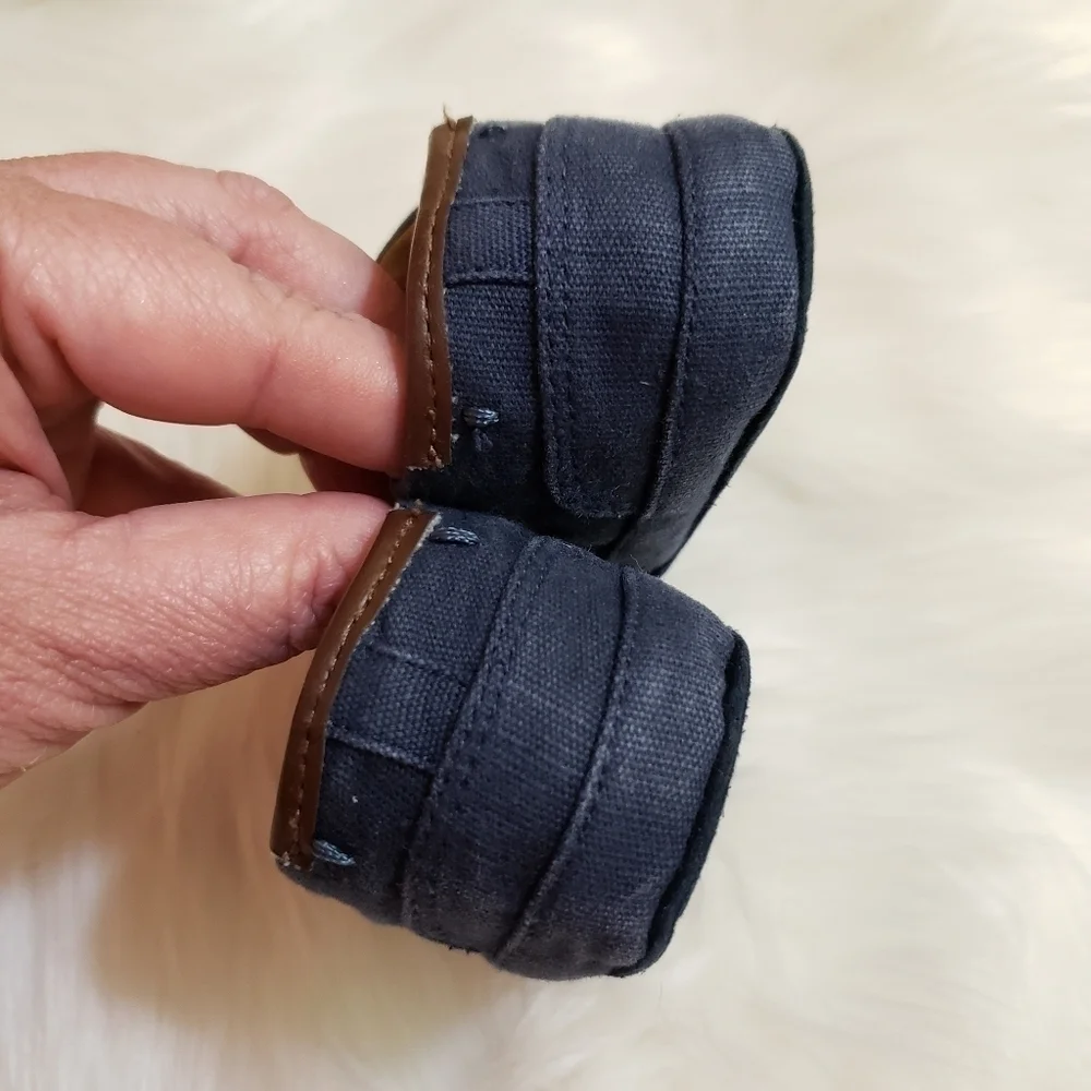 Kenneth Cole Blue Baby Real Deal shoes Size 2 ( 3- 6 Months )